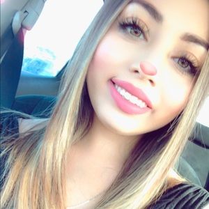 Meet your Posher, Zaira